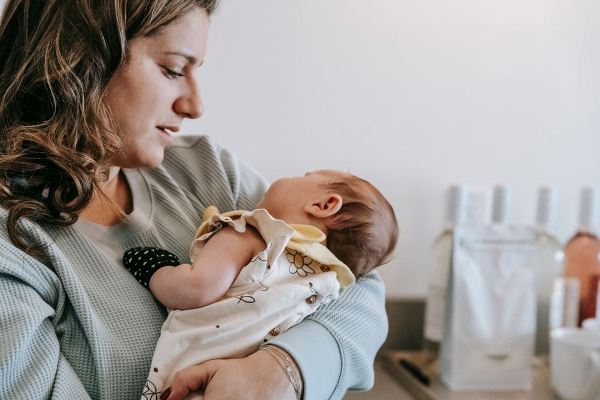 Mother holding her newborn close, postpartum anxiety support in Utah